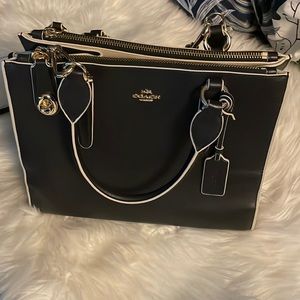 Coach Glove tanned smooth leather structured bag. Navy colored with cream trim.